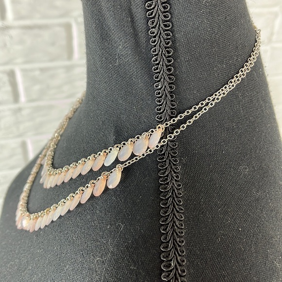 🌟Host Pick🌟 VINTAGE TEAR DROP DOUBLE STRAND NECKLACE SILVER AND OPAQUE - Picture 3 of 5